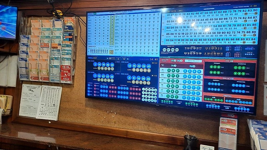 Installazione reale software 10eLotto5Plus su TV 60 pollici a 4 schermate Ricevitoria Barducci